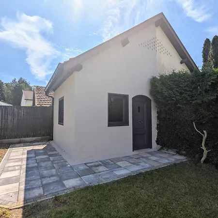 Moderne Avec Jardin Clos, 4 Chambres, Et Proche Stations De - - Fr-1-589-652 *