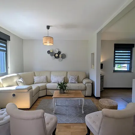 Moderne Avec Jardin Clos, 4 Chambres, Et Proche Stations De - - Fr-1-589-652 Vakantiehuis *